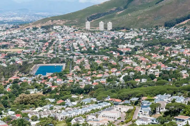 stock-photo-cape-town-the-molteno-reservoir-and-the-tamboerskloof-gardens-oranjezicht-and-vredehoek-suburbs