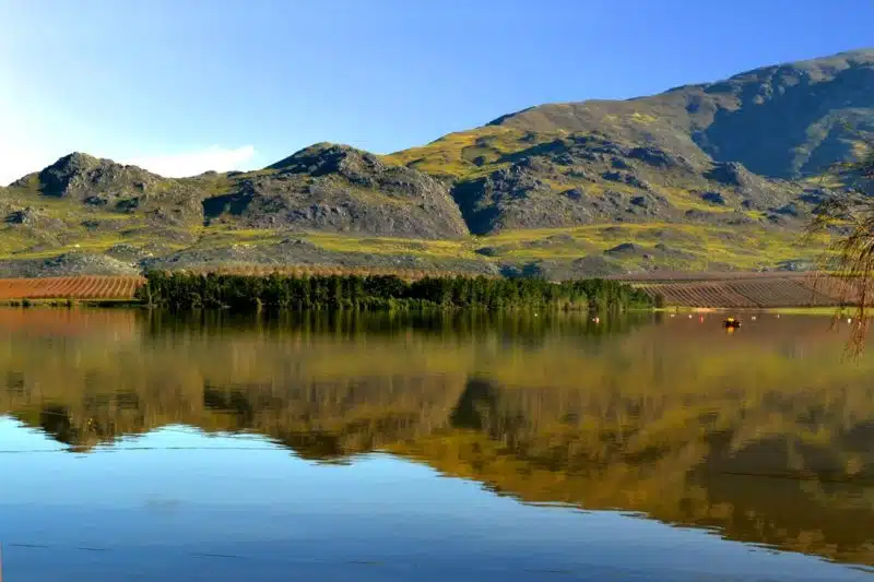 stock-photo-landscape-of-theewaterskloof-dam-cape-town